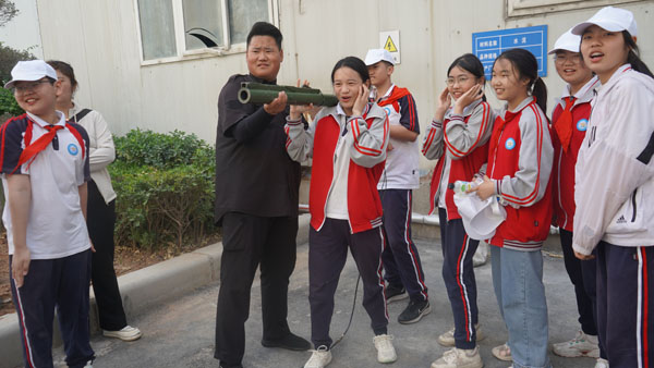 體驗榴彈炮.jpg 體驗榴彈炮.jpg