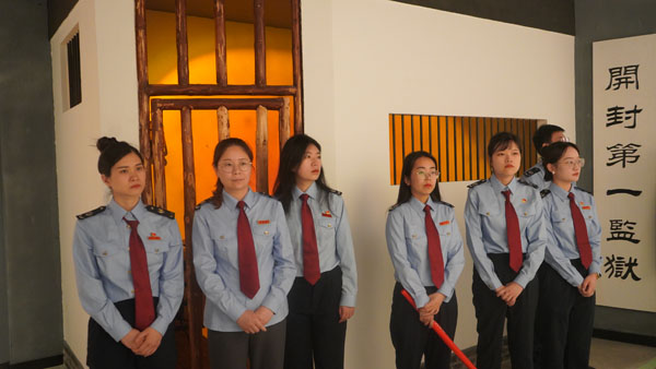 牢獄斗爭(zhēng).jpg 牢獄斗爭(zhēng).jpg